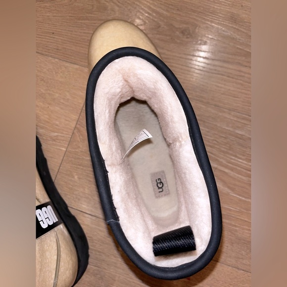 Conscious
UGG
Classic Clear "Natural Black" boots - Picture 6 of 7